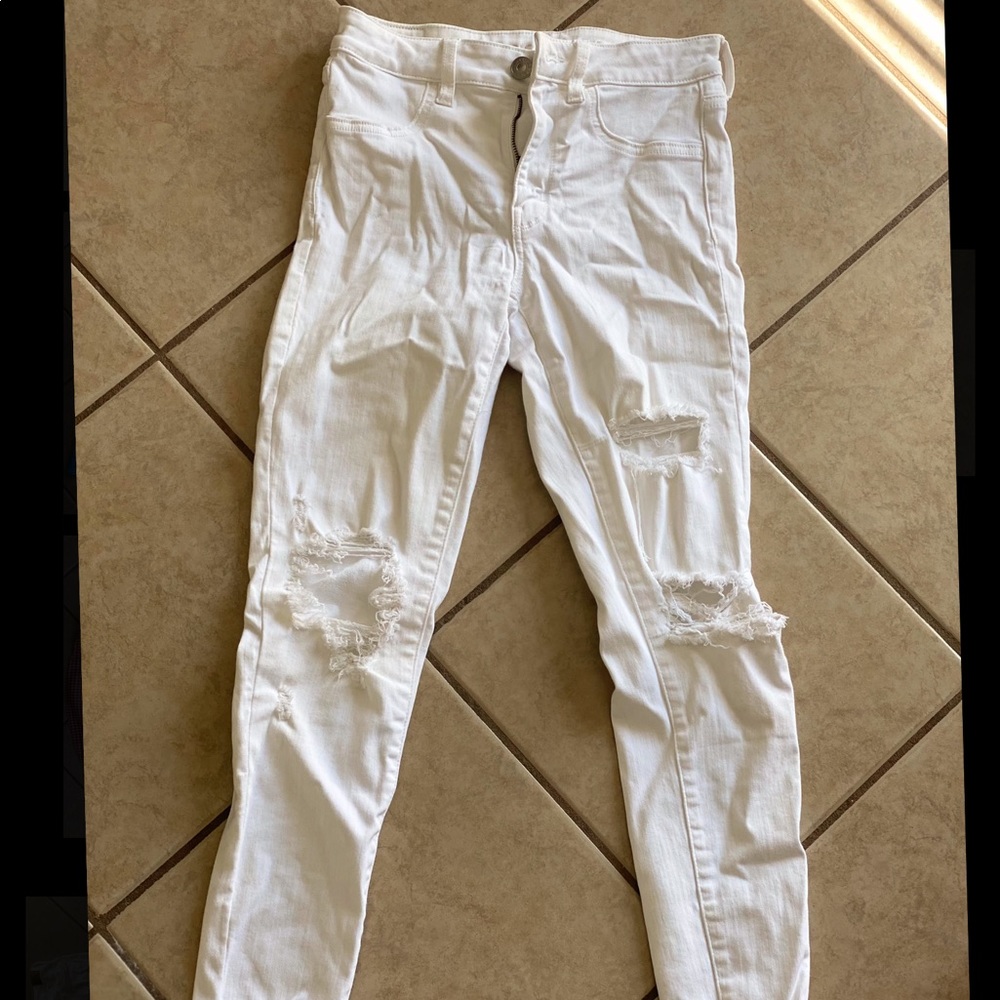 White ripped American eagle jeans